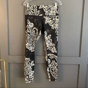 Lululemon high rise wunder under tights paisley 10